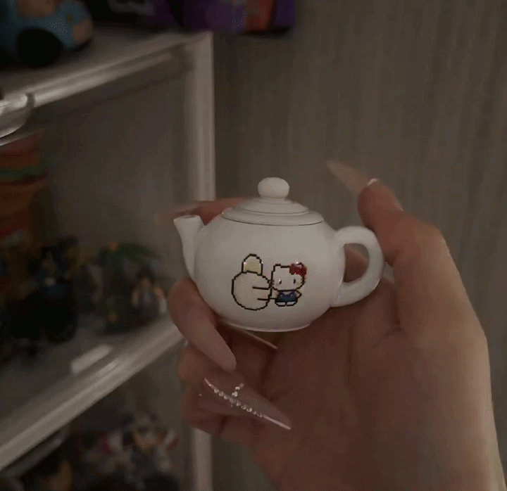Hello Kitty Tea Pot Lighter